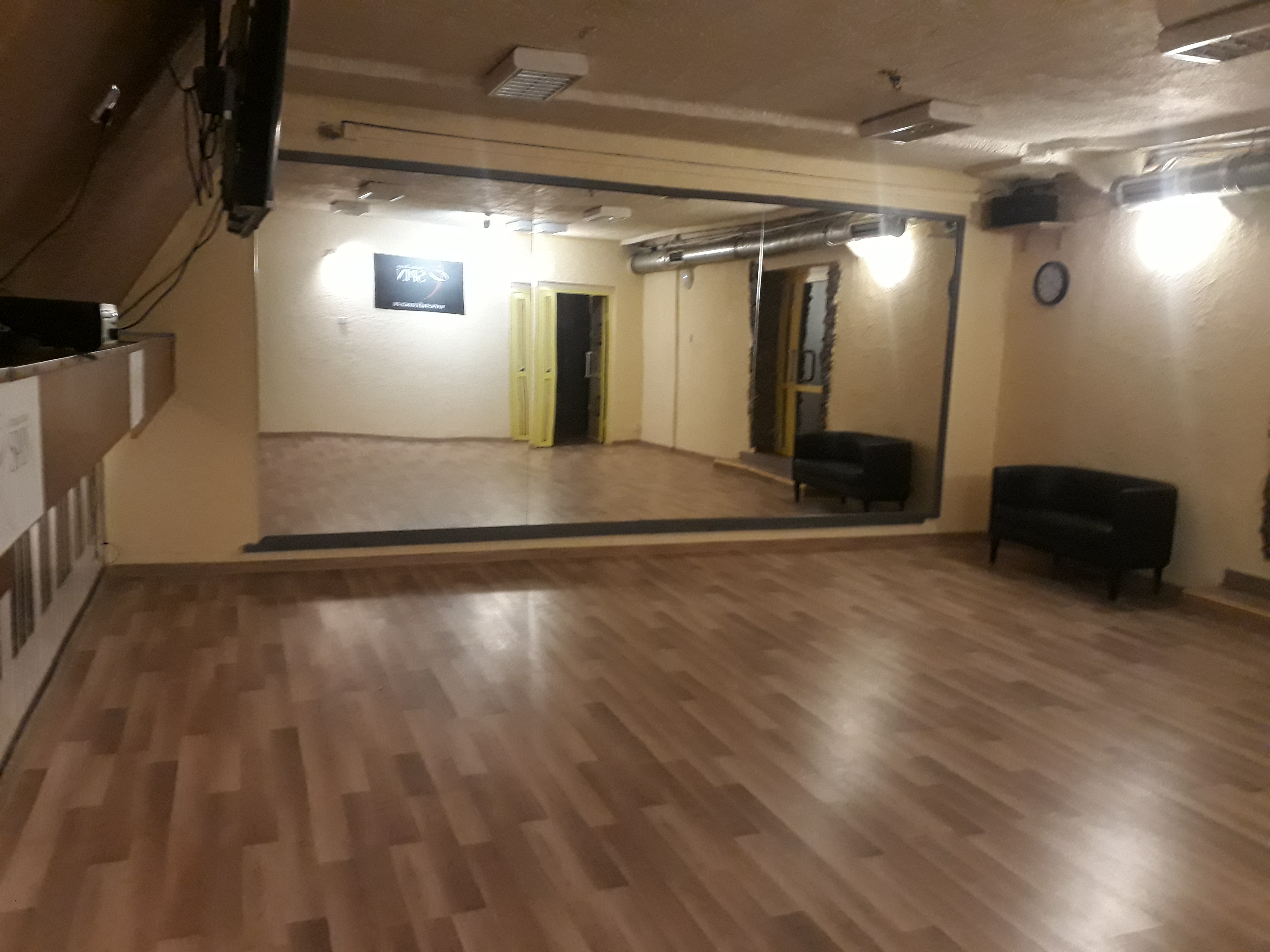 Studio Tańca Spin Mała Sala Taneczna -lustro
